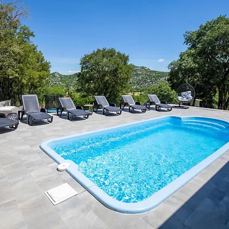 Luxurious In Metković